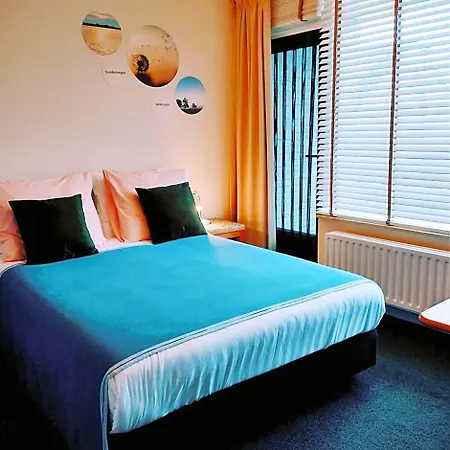 B&bslapenopeeneiland 住宿加早餐酒店 3*